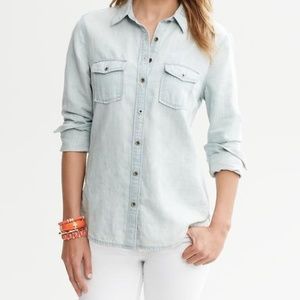 Banana Republic Light Wash Denim Shirt Size Large